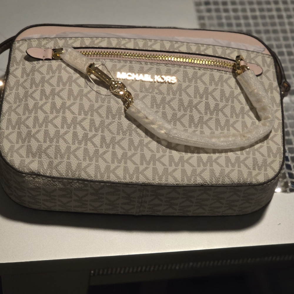 Michael Kors jet set crossbody bag
